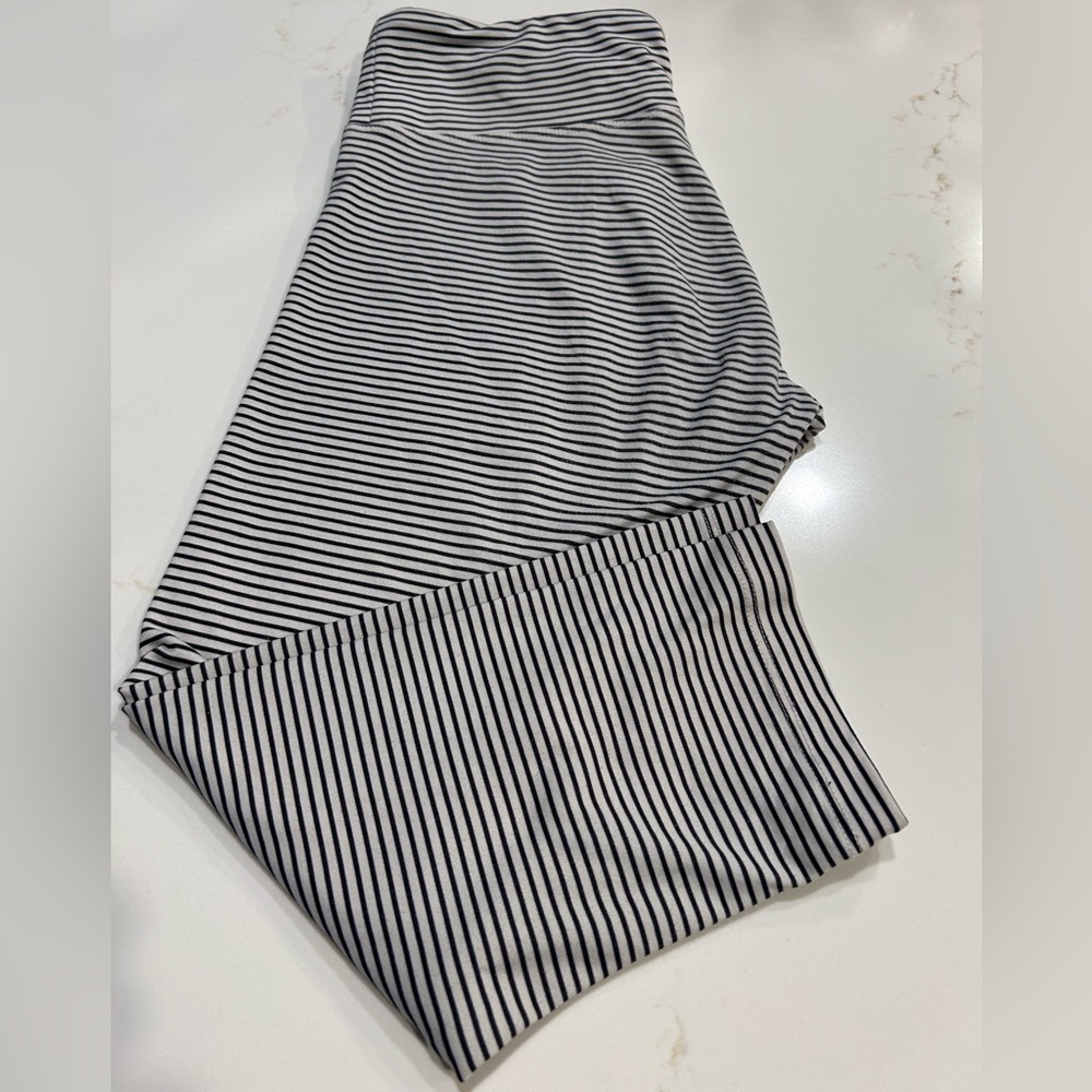 Beyond Yoga black and white cropped leggings Size S